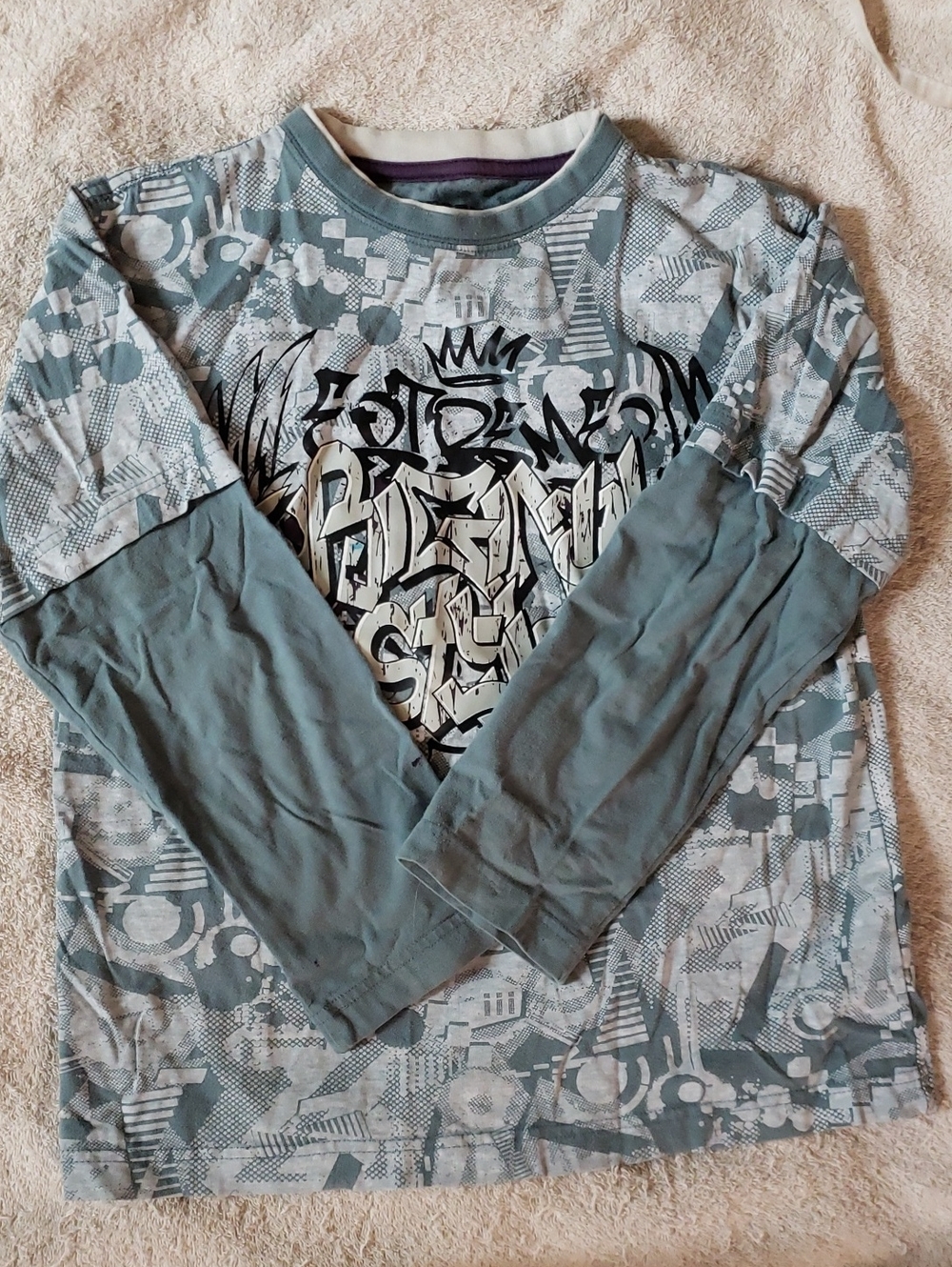 🔥4 For $20 - Graphic Long Sleeve Tee in Blueish Gray